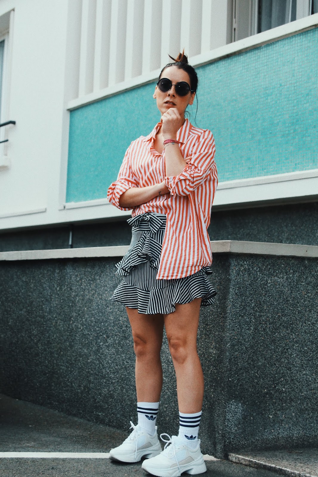 idée de look été 2018 rayures baskets chaussettes idée de look été 2018 rayures baskets chaussettes