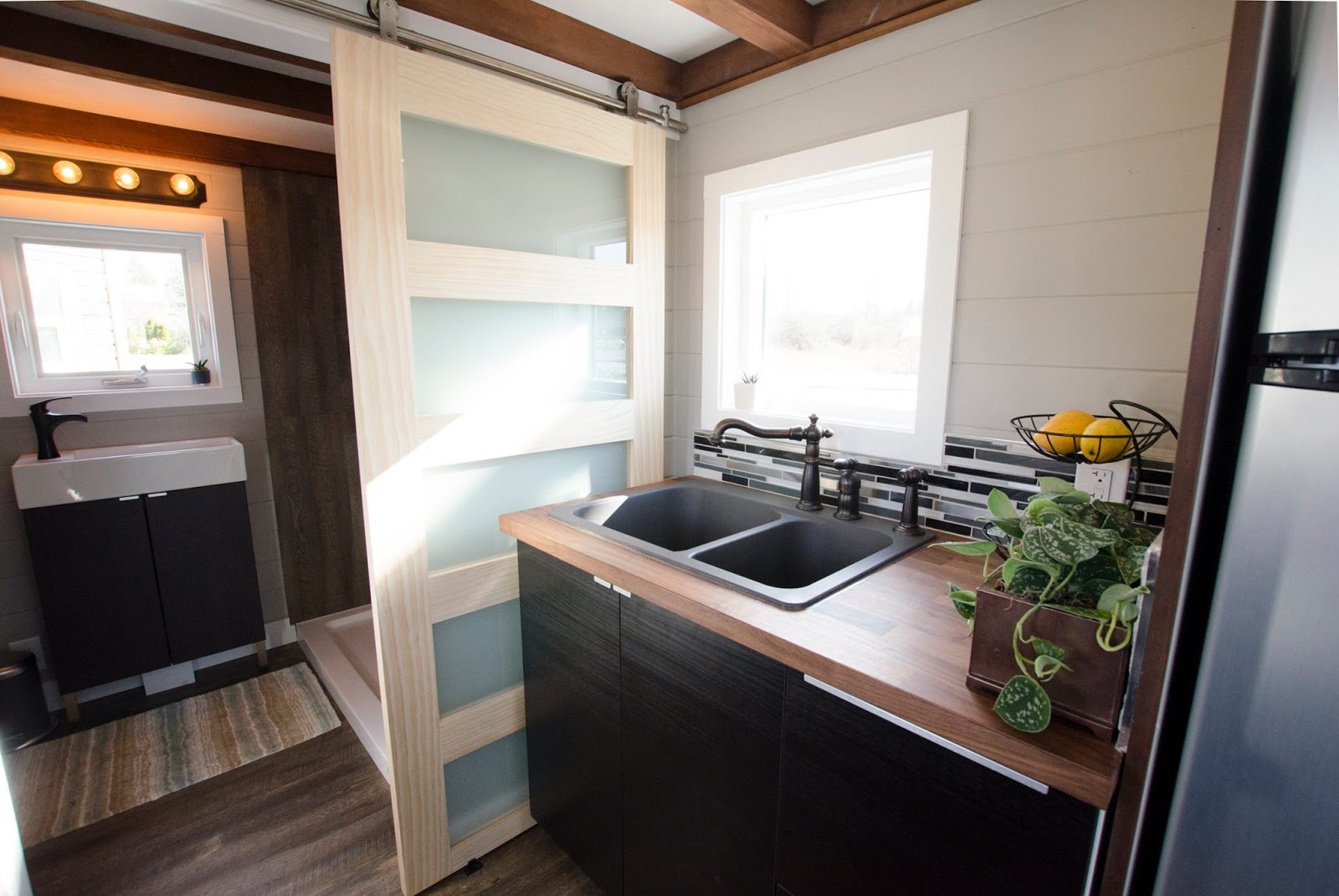 Fox Sparrow Tiny House (255 Sq Ft) [ TINY HOUSE TOWN ]