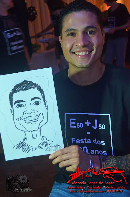 Caricaturista na festa com o Desenhista Marcelo Lopes de Lopes