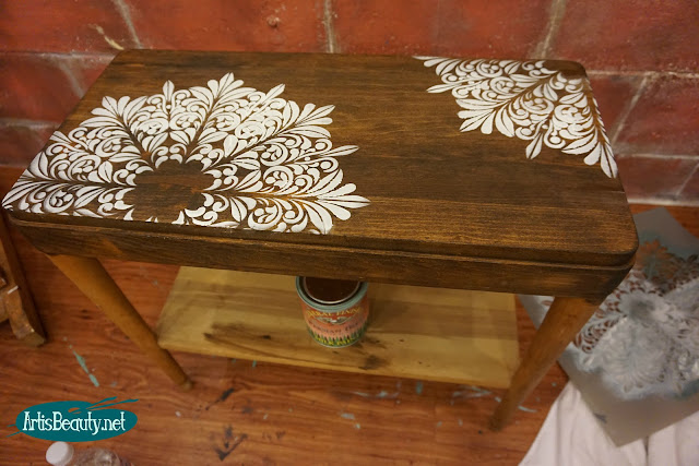 stencilled side table makeover deco art americana decor fleur medallion table makeover