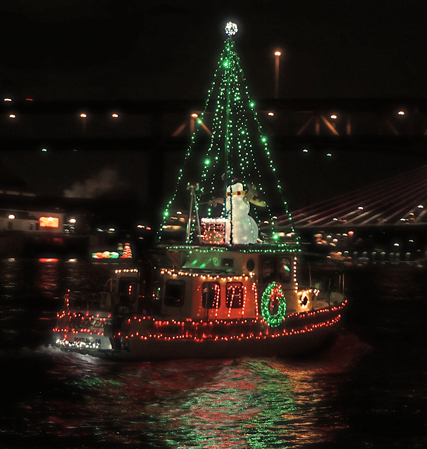 Kraken Christmas 2016 - Christmas ships parade