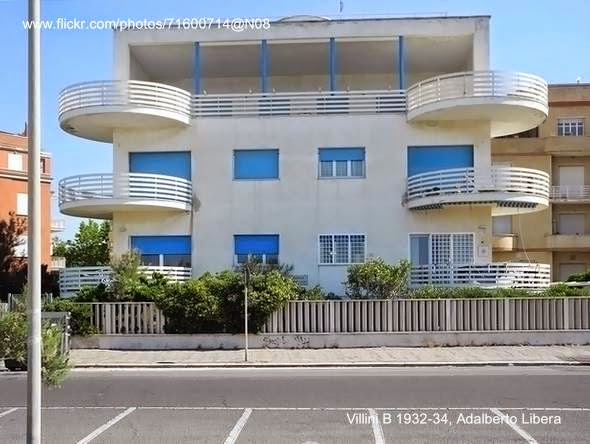 Tres plantas con balcones redondos en las esquinas Racionalismo italiano Villini B