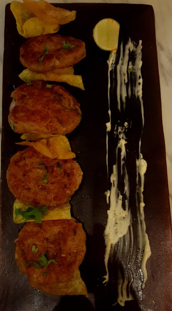 food blogger dubai hitchki indian fusion chapli kebab