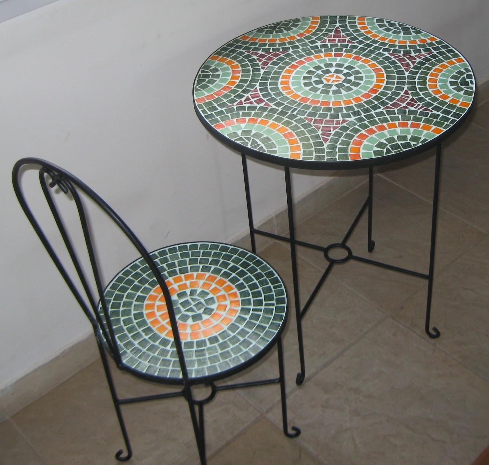 Deco y arte por Paula Durán JUEGO DE JARDÍN EN HIERRO DECORADAS CON