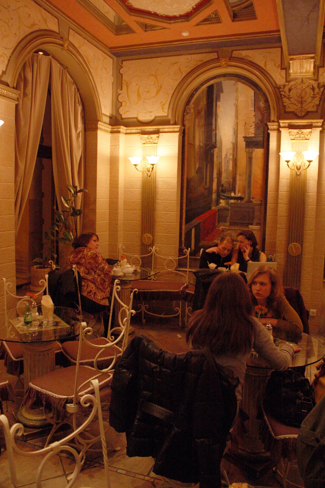 Бинокль: "Венеция", романтичное итальянское кафе на Невском