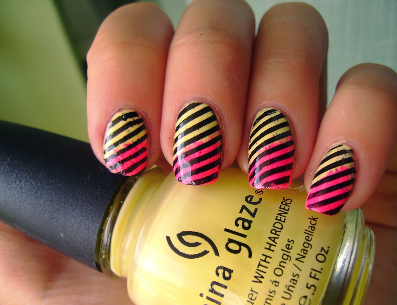 маникюр с линиями и полосками. полосатые ногти на руках. полосатый маникюр. маникюр с волнистыми полосками. полосатые ногти на руках.