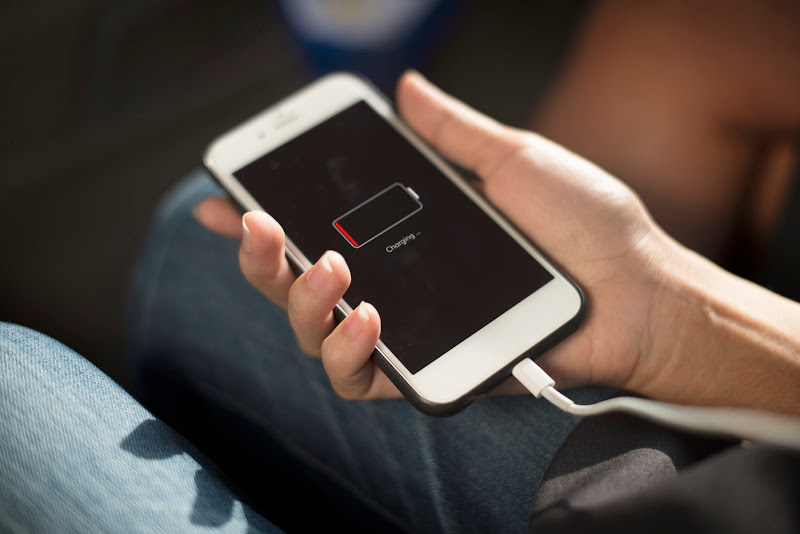 Major ad scam 'DrainerBot' is rinsing Android smartphone battery life and network data, Oracle Google Play apps with nearly 10 million installs drain batteries, jack up data charges without users knowledge