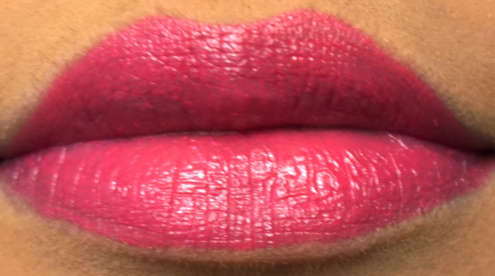 матовая помада. фуксия помада на губах. на губах помада малинового цвета. перманент губ фуксия. помада фуксия матовая.