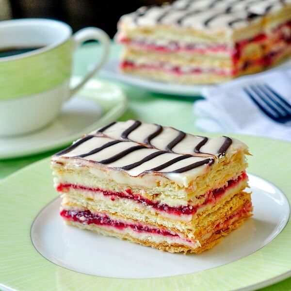 RASPBERRY CHOCOLATE MILLE FEUILLES RASPBERRY CHOCOLATE MILLE FEUILLES