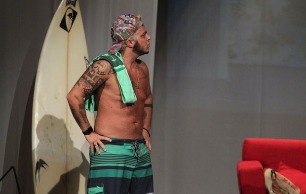 Thammy estreia espetáculo 'T.R.A.N.S' no Rio e tem cena de cueca retirada Thammy estreia espetáculo 'T.R.A.N.S' no Rio e tem cena de cueca retirada