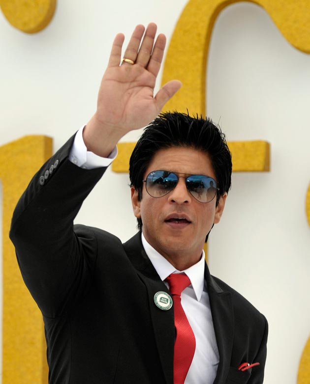 Bare Bollywood: "Oh my god...I just saw SRK!", Screamed a Fan