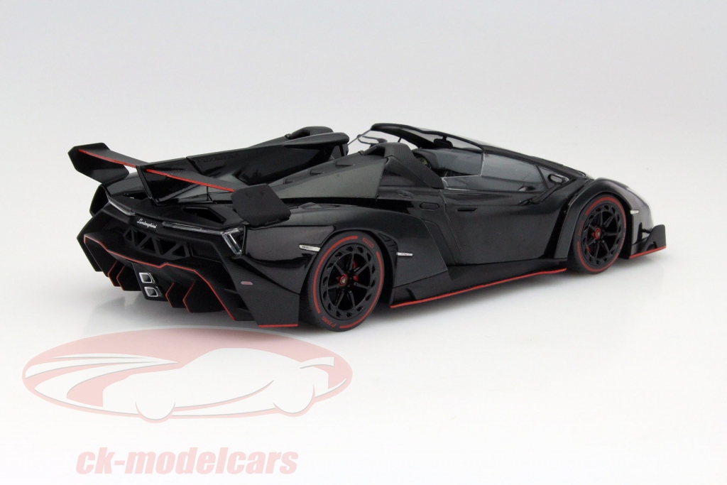 Lamborghini Veneno черная