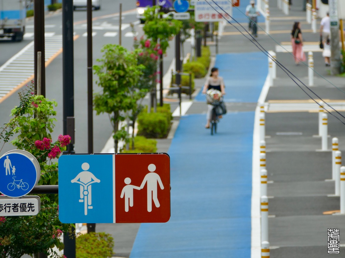 perfect comes from perfect 品川通りの自転車歩行者道（北側）