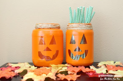Make these cute jack-o-lanterns from old pickle jars with some orange spray paint. What a fun Halloween craft! 