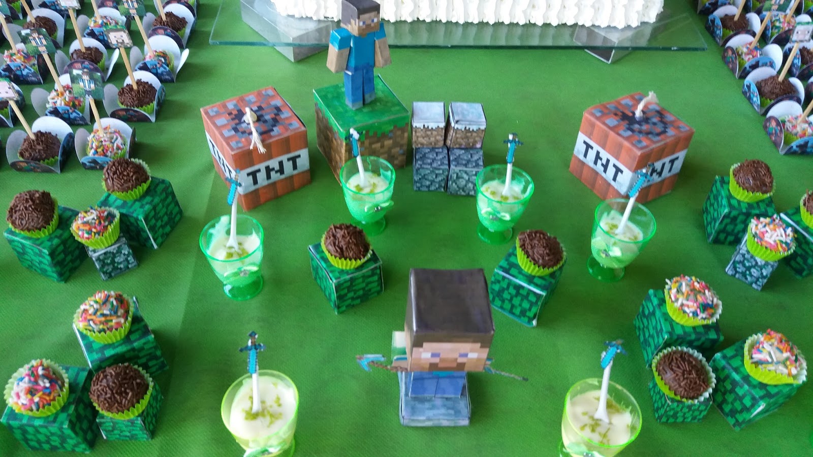 Pequenos Grandes Pensantes.: Aniversário Minecraft