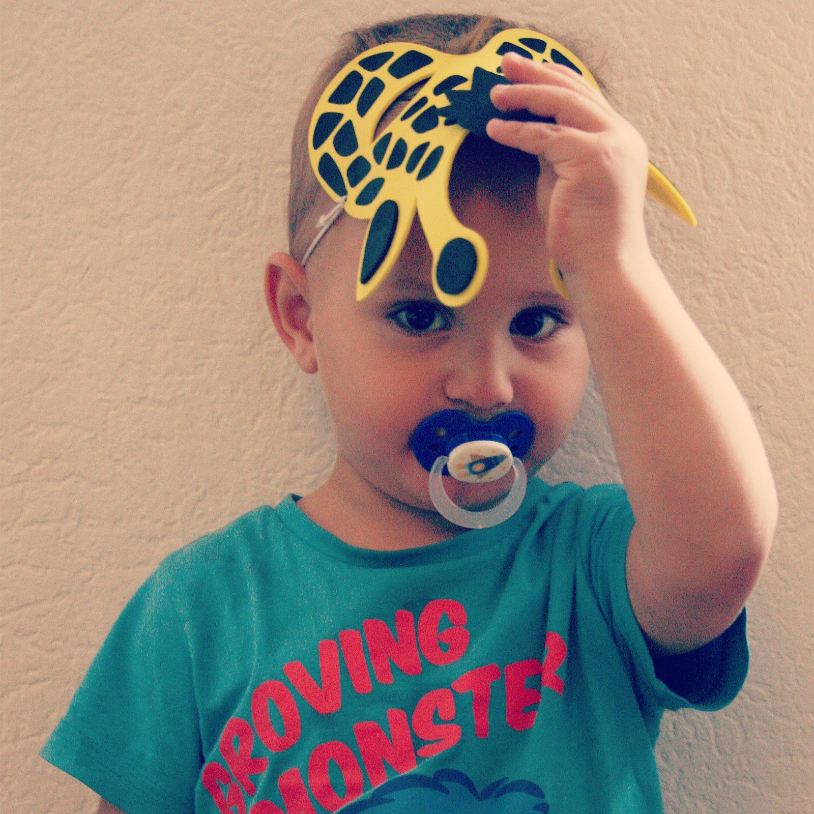 HERR ZINNLINGS ARBEITSZIMMER Joaquín Wearing a Giraffe Mask Upside Down