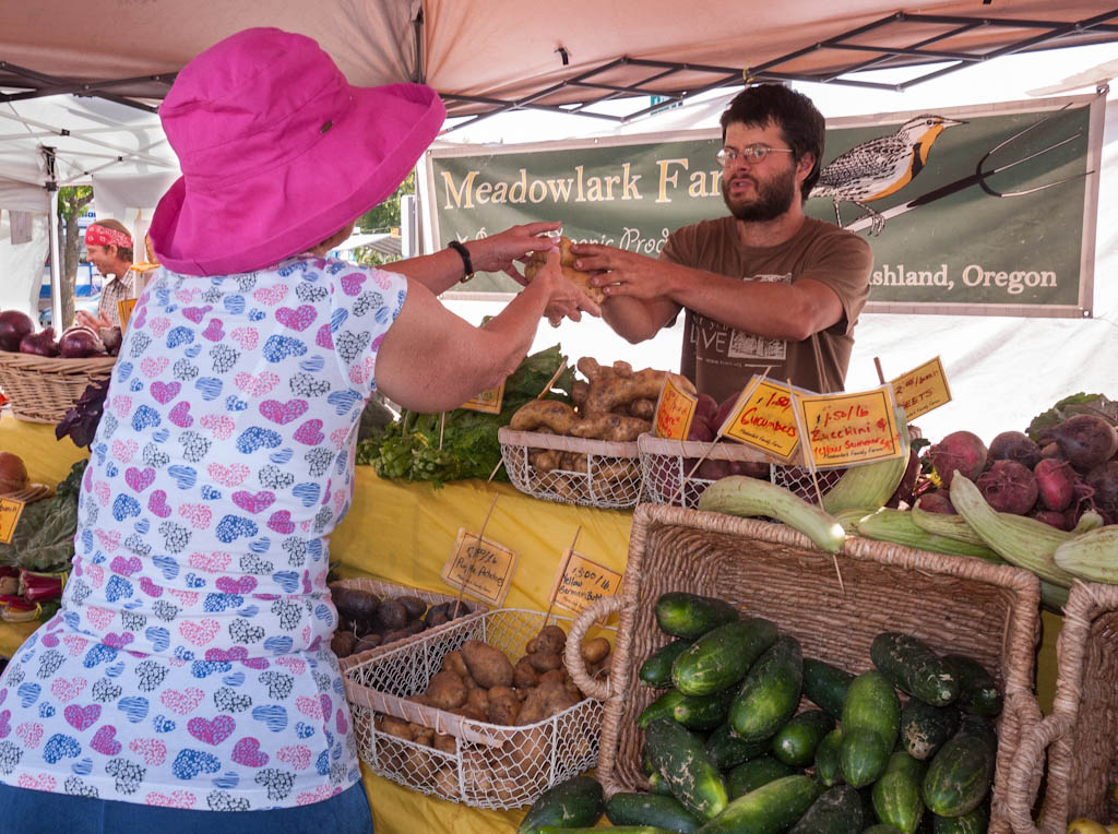 Life in Ashland Saturday Market