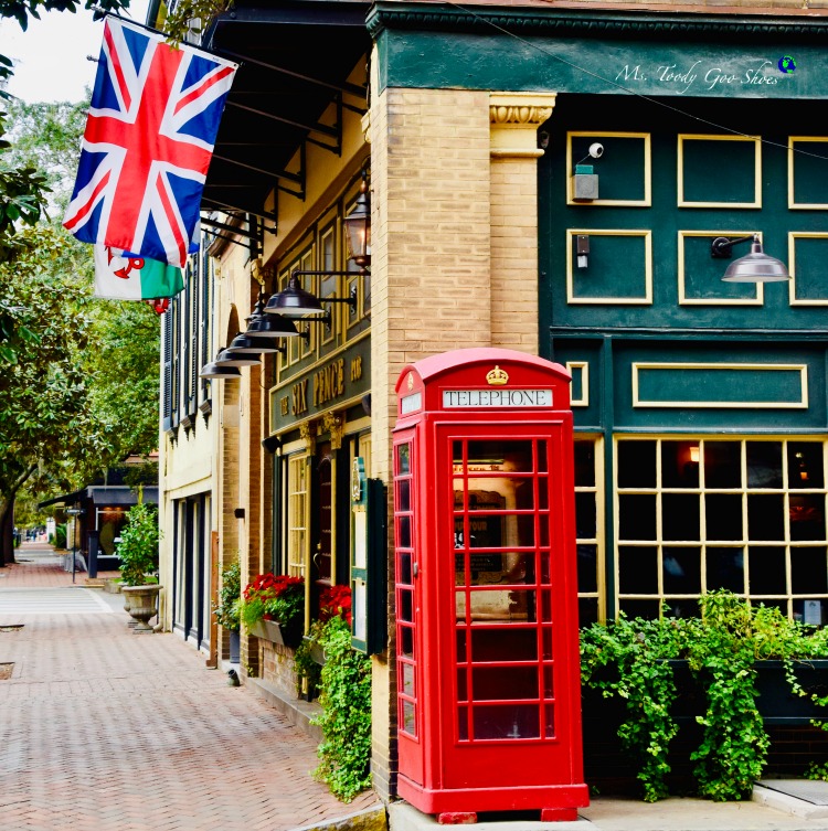 Bull Street: #7 of 12 Things To Do in 24 Hours in Savannah, GA | Ms. Toody Goo Shoes Bull Street: #7 of 12 Things To Do in 24 Hours in Savannah, GA | Ms. Toody Goo Shoes