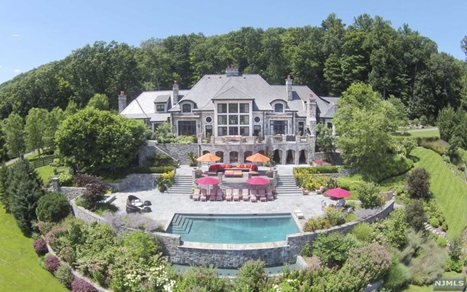 15 000 square foot