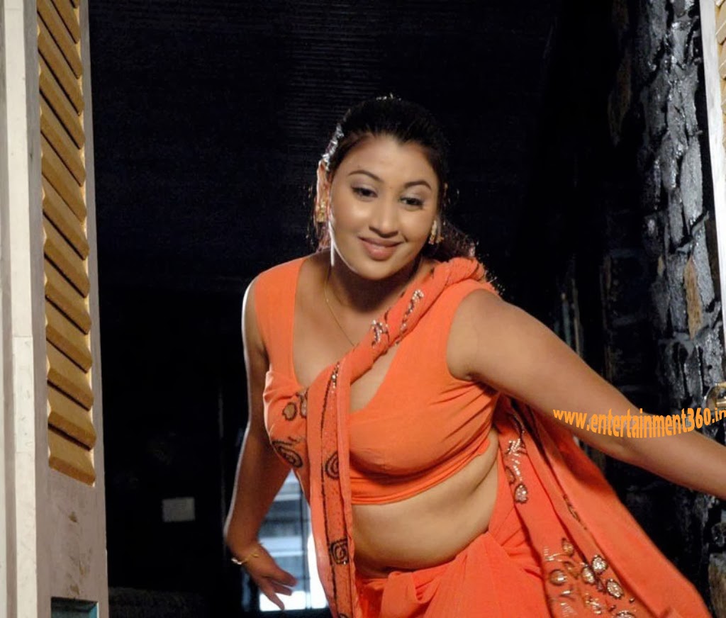 Actress Removing Saree To Show Boobs In Blouse Hot South