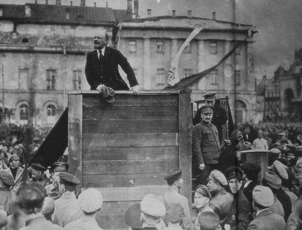 ДАНИ ИВАНОВ : На тази дата: 7 ноември 1917 г. започва Октомврийската ...