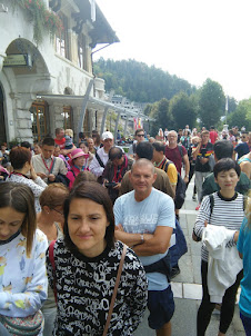 Tourist queue at 1000 hrs for the start of Postojna Caves tour.