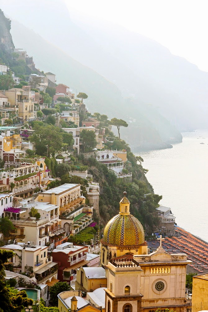 Travel guide to the Amalfi Coast, discover the best things to do in the Amalfi Coast. Here is the best travel guide to the Amalfi Coast with useful tips and tricks on must see places.