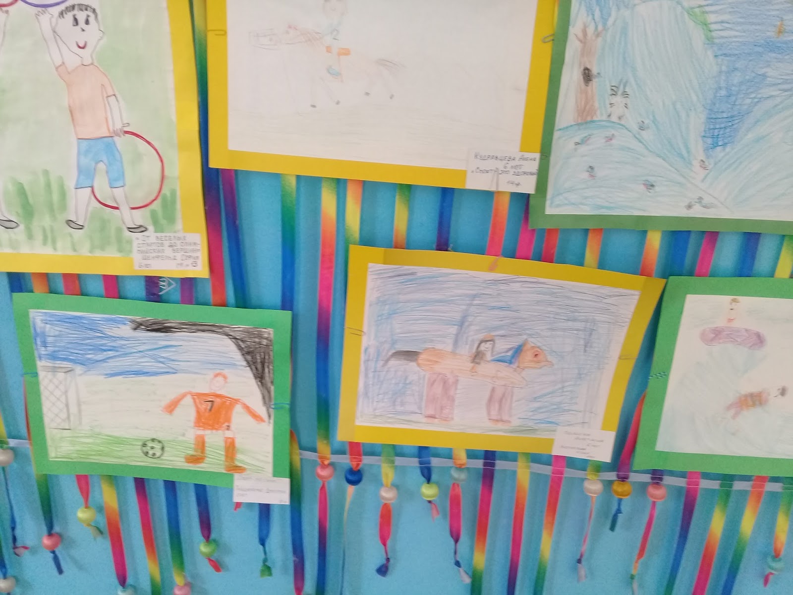 Выставка детского творчества день здоровья. Выставка рисунков в мире профессий. Выставка рисунков здоровое питание. Положение выставки рисунков. Красивые рисунки на выставку.