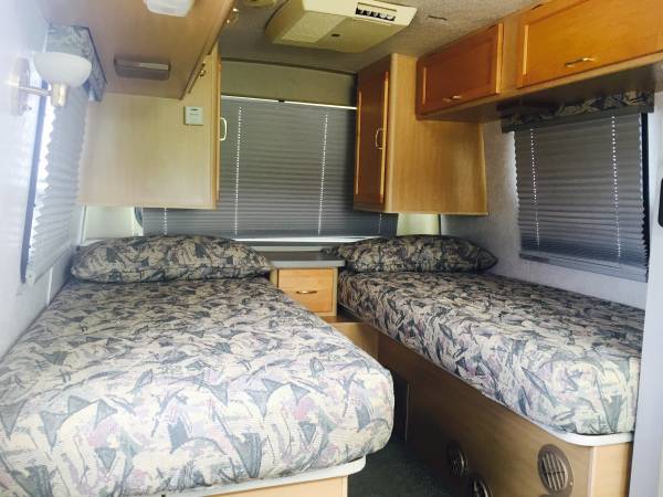 Used RVs 2001 Winnebago Rialta 22ft VR6 For Sale by Owner
