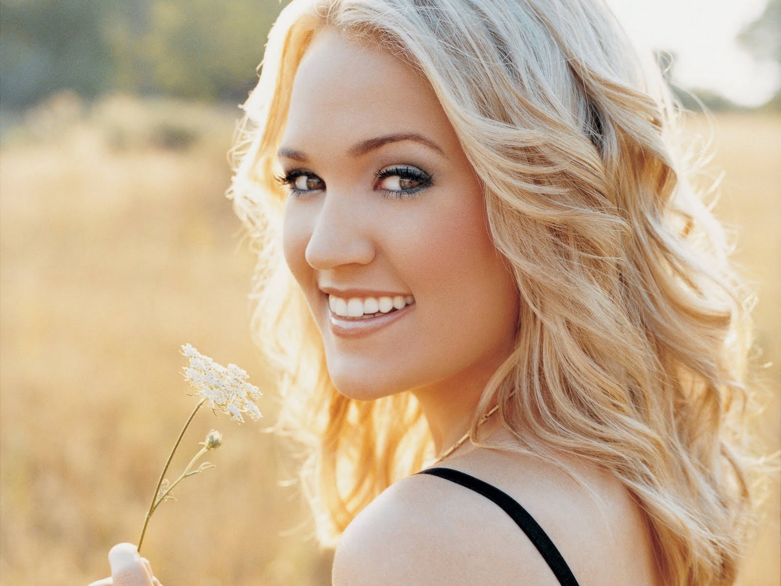 Carrie Underwood Hot Pictures, Photo Gallery & Wallpapers