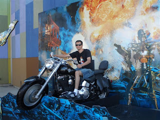 Réplica da moto utilizada no filme "O exterminador do fututo" Réplica da moto utilizada no filme "O exterminador do fututo"