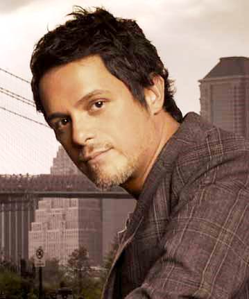 Alejandro Sanz Foto de Alejandro Sanz con barga y bigote pintado