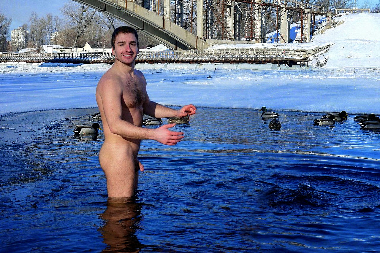 купание мужиков голыми фото 13