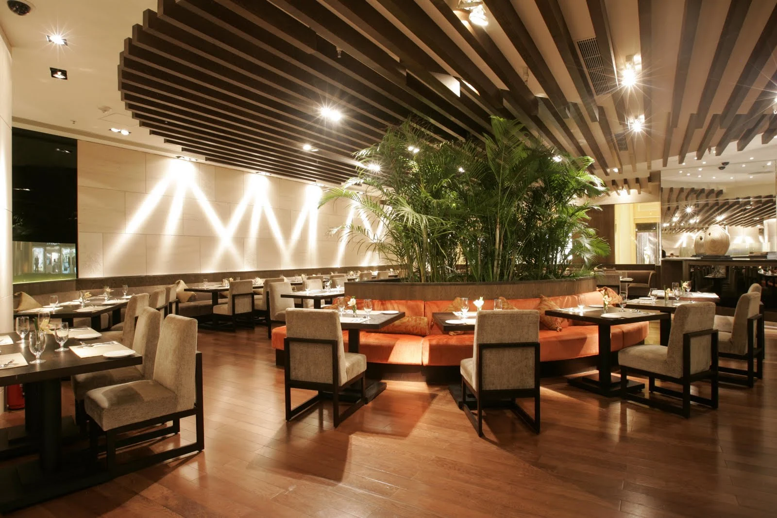 restoran pim terbaik di jakarta dengan dekorasi modern dan suasana elegan