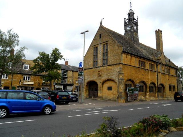 After a day in Warwick, we were looking forward to our trip to the beautiful Cotswolds. Cotswolds is an area of natural beauty and is often referred to as the 