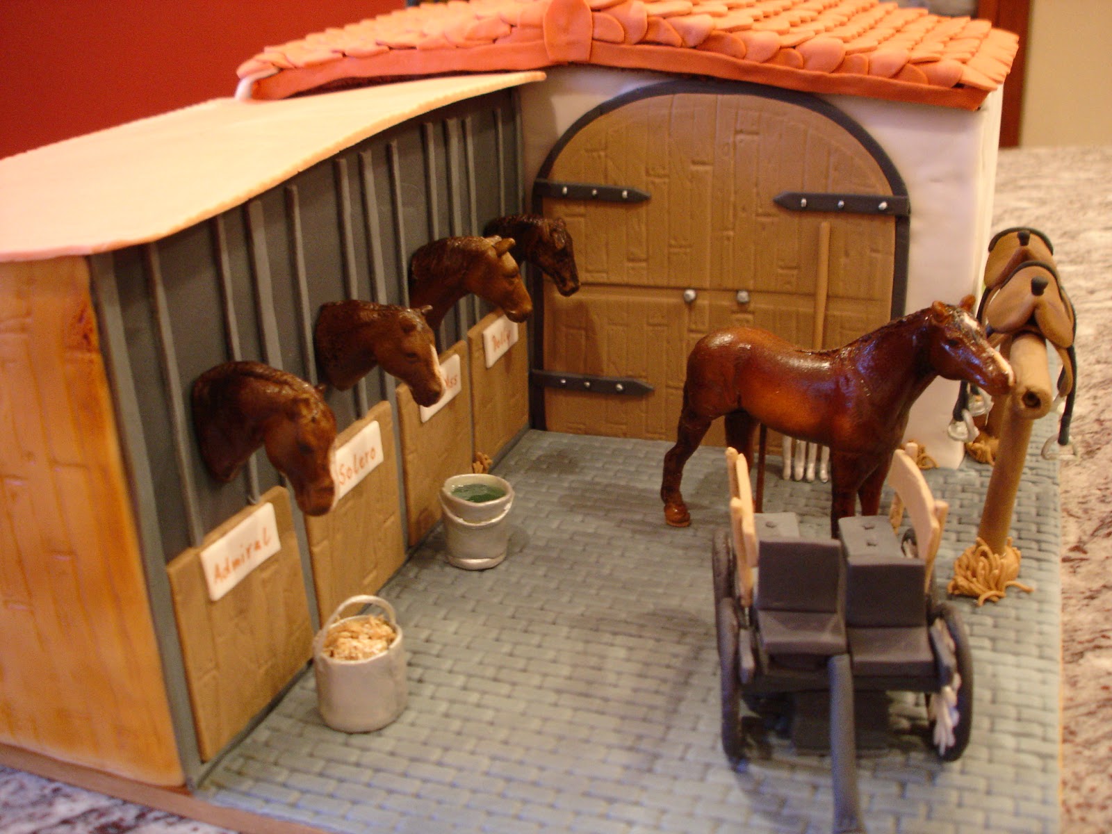 Brigittes Tortendesign: Pferdestall mit Kutsche