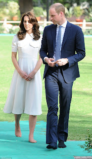 The Royals, Kate & William go bare feet at the Ganghi Musuem (photos ...