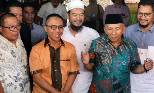 Yang Salah Bukan Amien Rais Tetapi Amien Gabus. Yang Salah Bukan Amien Rais Tetapi Amien Gabus.