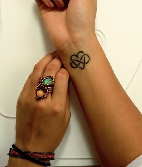 tatuajes del infinito para mujer