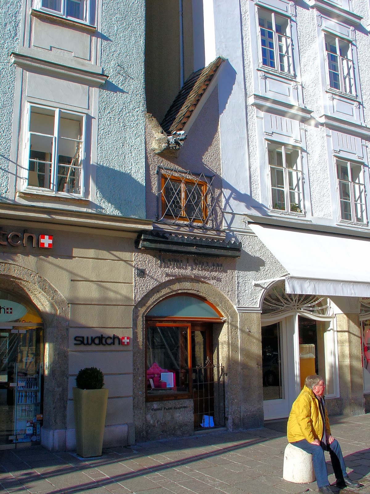 The smallest house in Salzburg can be found in the Alter Market or Old Market square tucked between the Domplatz and Getreidegasse shopping street also the location of Mozart's birthplace.