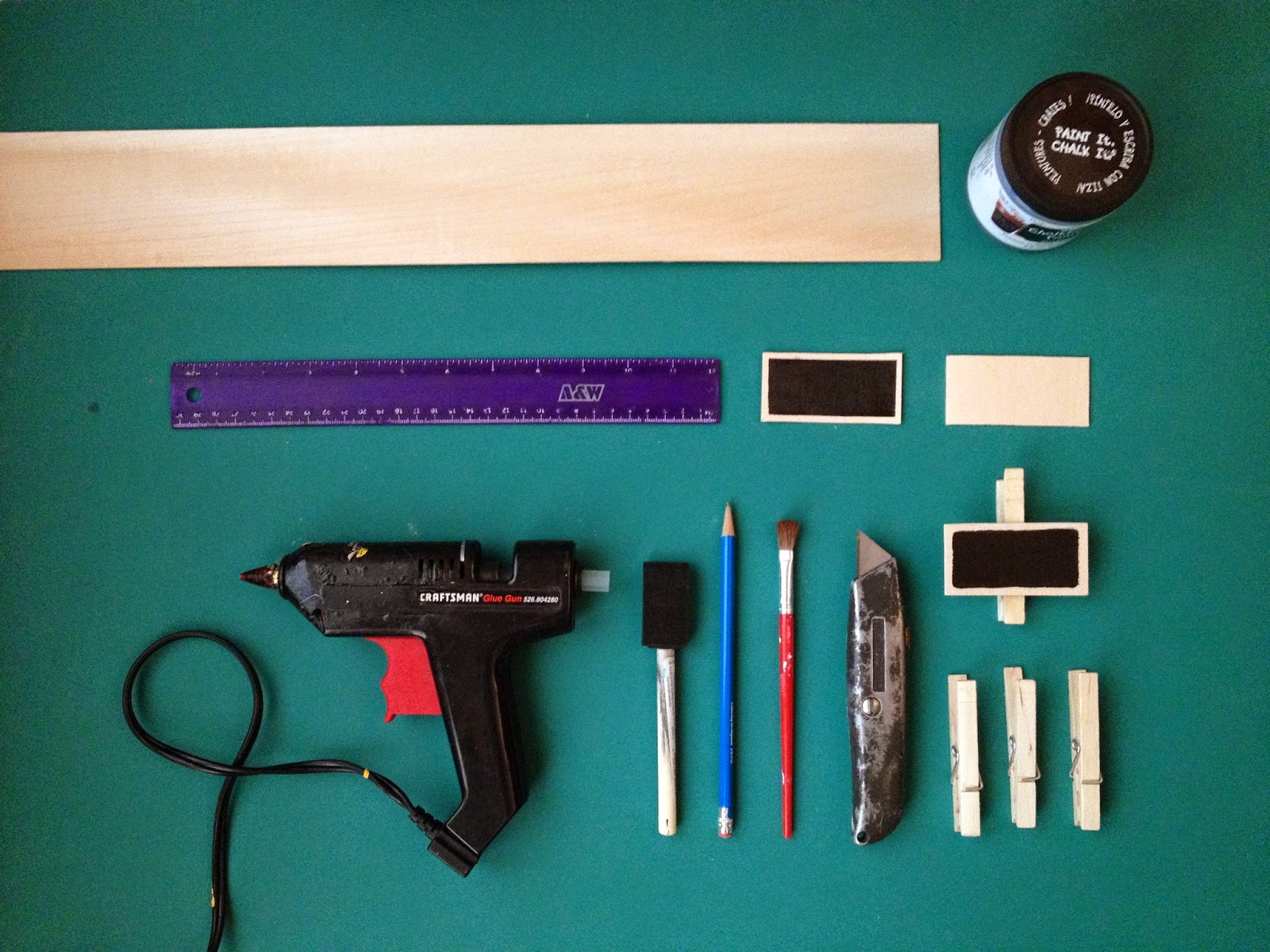 The Lovely Lightbulb DIY Chalkboard Clothes Pin Labels