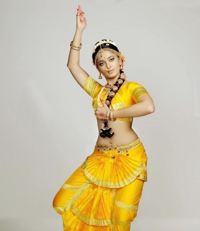 ANUSHKA poses in classical dance