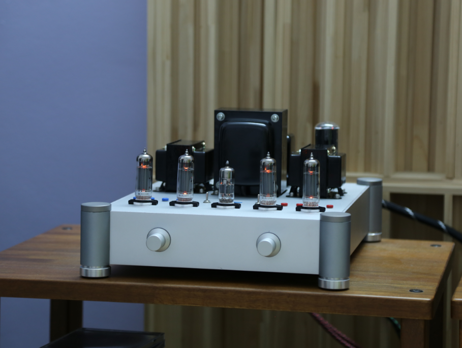 J&K Audio Design EL84 Push Pull Tube Amplifier