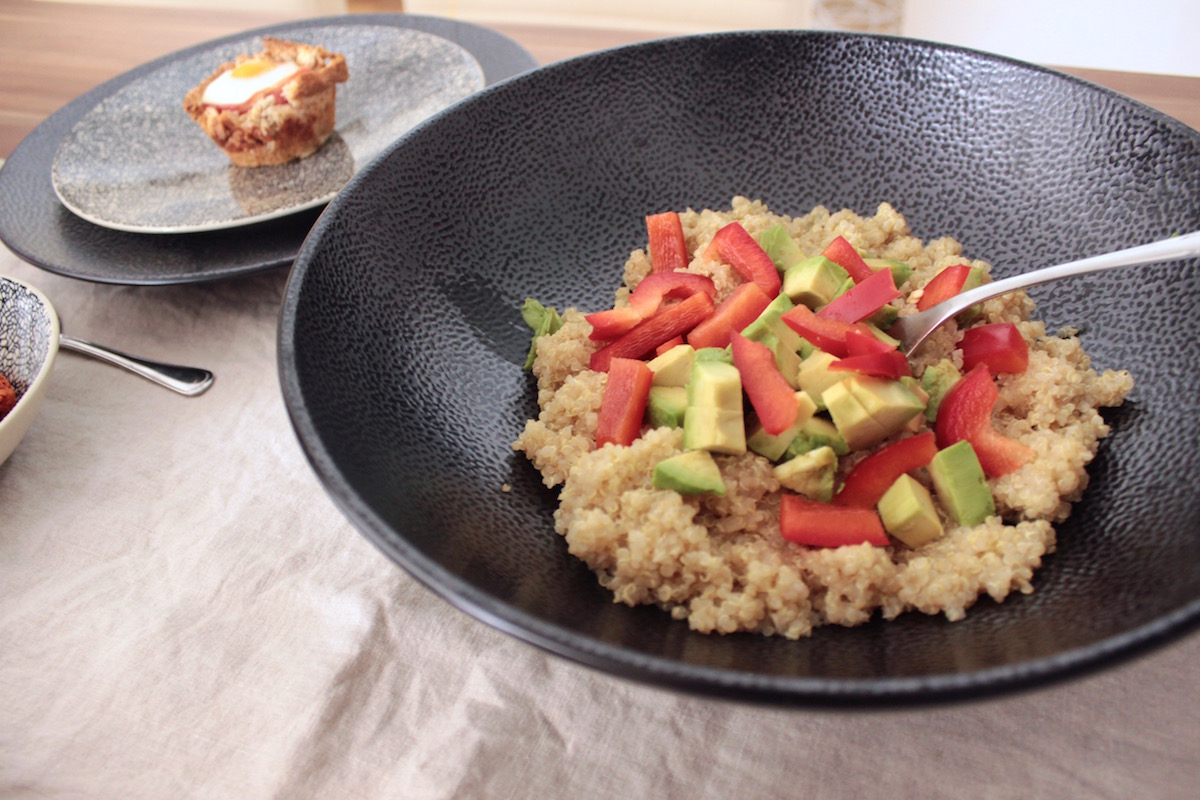 Brunch Rezepte Einfach Muhammara Quinoa Salat Kokos Quark Ei Speck Muffin auf Lambert Geschirr