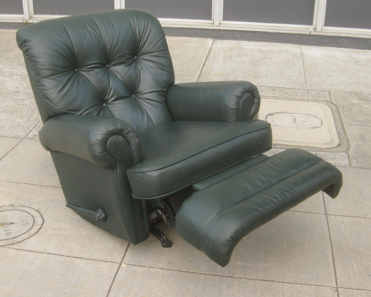 UHURU FURNITURE & COLLECTIBLES SOLD Forest Green Leather Rocking
