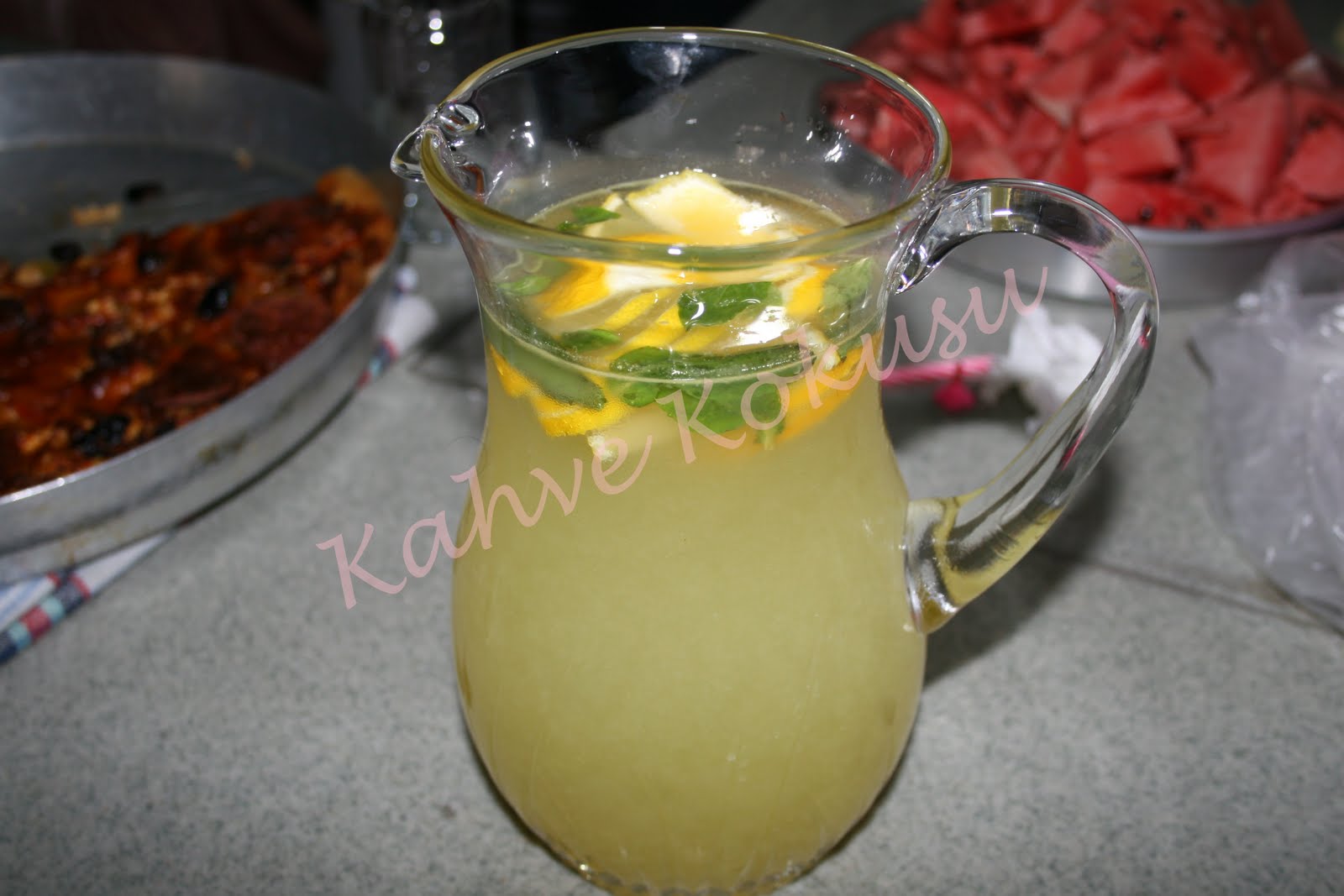 Kahve Kokusu: Ev Yapımı Limonata ( Yaz için ideal bir serinletici )