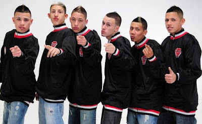 Los Wachiturros Foto de Los Wachiturros con el mismo corte