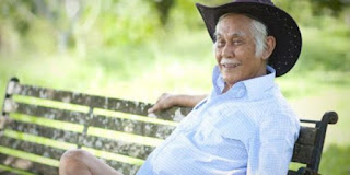 Biografi Bob Sadino - Pengusaha Sukses Dari Indonesia