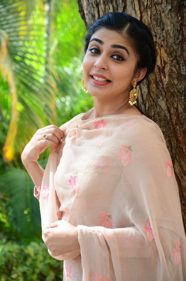 Leona Lishoy at Edureetha Teaser Launch