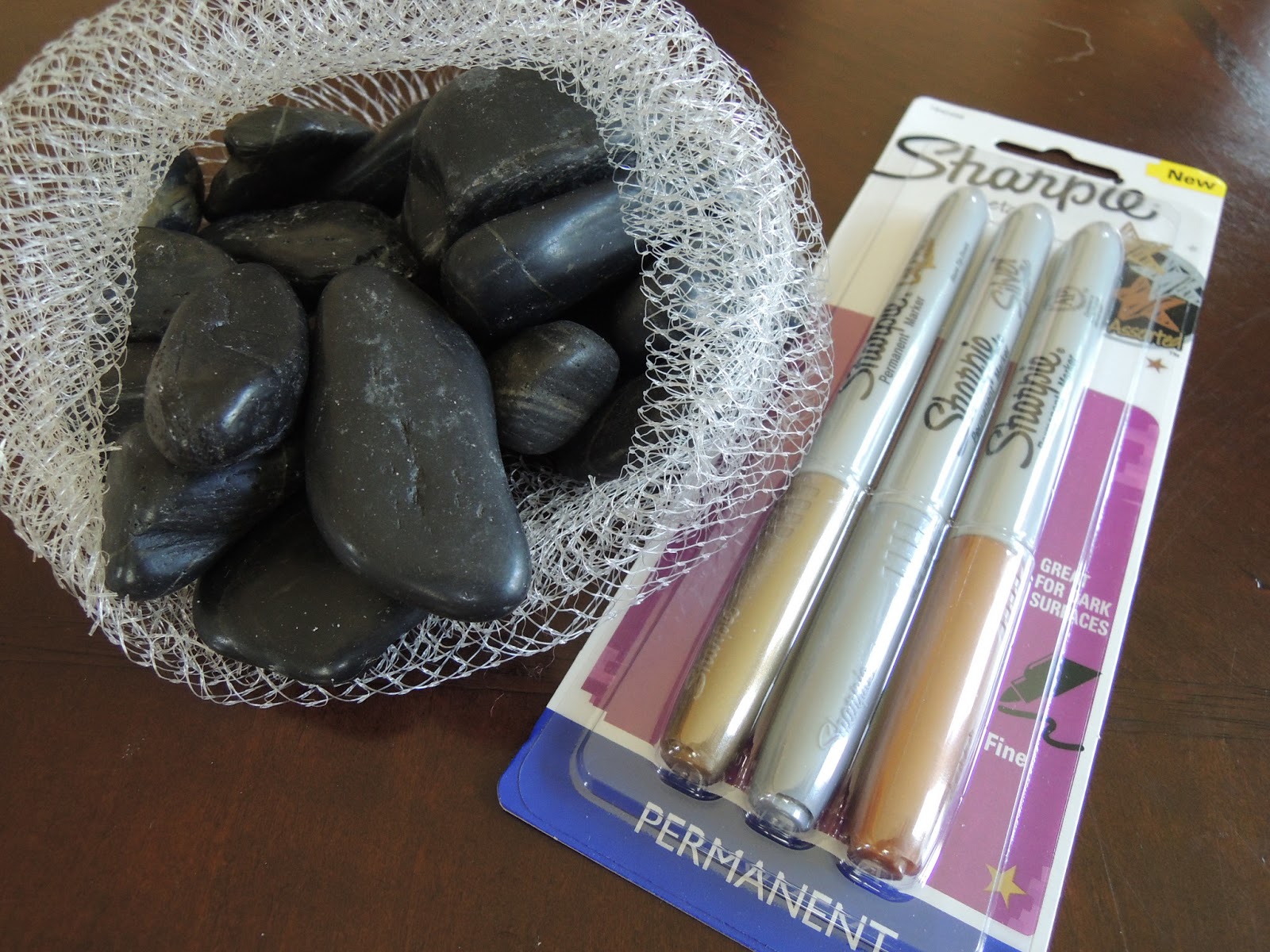 Holly Goes Lightly: DIY River Rock Garden Markers